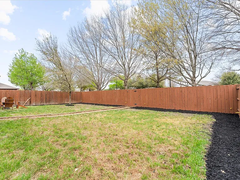 916 Easton Dr — Photo 27