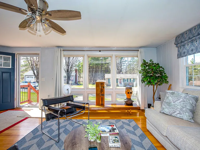 Debra Ave — Photo 31