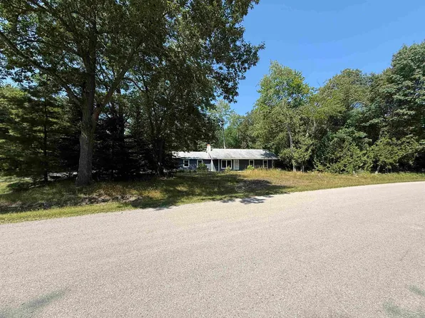 4879 Kingswood Ln, Oscoda, MI 48750