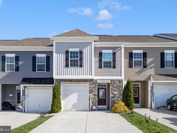 203 Charterhouse St, Falling Waters, WV 25419