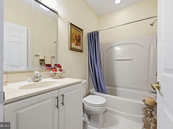 5th image of 1203 Lyndhurst Ct #82