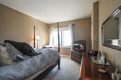 5th image of 1322 S Prairie Ave Unit 1406