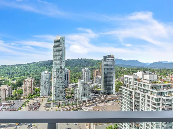 567 Emerson St #3207, Coquitlam, BC V3J 0G3