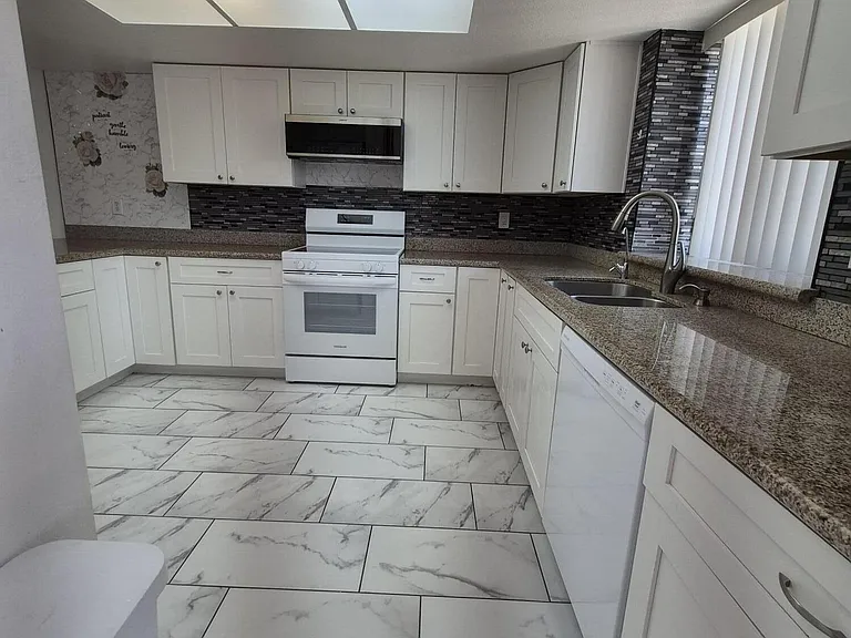 517 W Peralta Ave — Photo 7