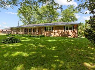 1323 Bee Rock Rd, Monterey, TN 38574
