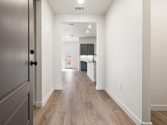 2nd image of 2407 Aberdeen Ave