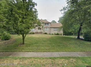 2 Donna Ct, Manalapan, NJ 07726