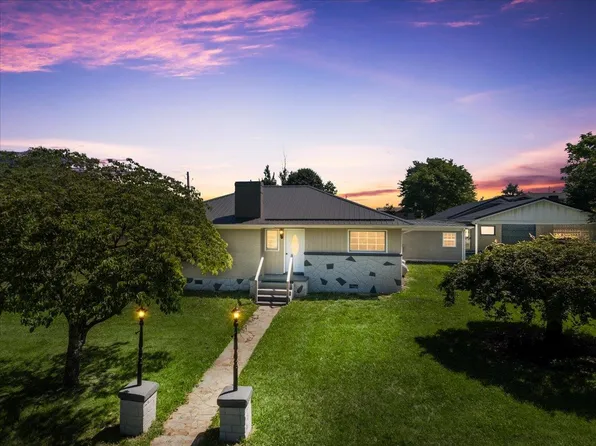 121 Spring St, Rich Creek, VA 24147