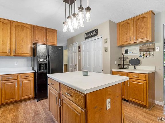 3rd image of 4616 Brookcastle Ct