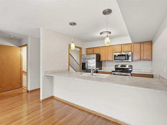 3rd image of 6 Ashford Pl