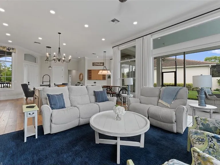8541 Pepper Tree Way — Photo 10