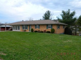 200 Coral Ave, Irvine, KY 40336