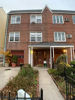 Rented by Laura Nguyen, LREB | media 26