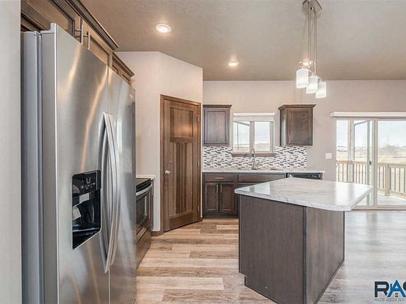 5th image of 407 Thelma Ave