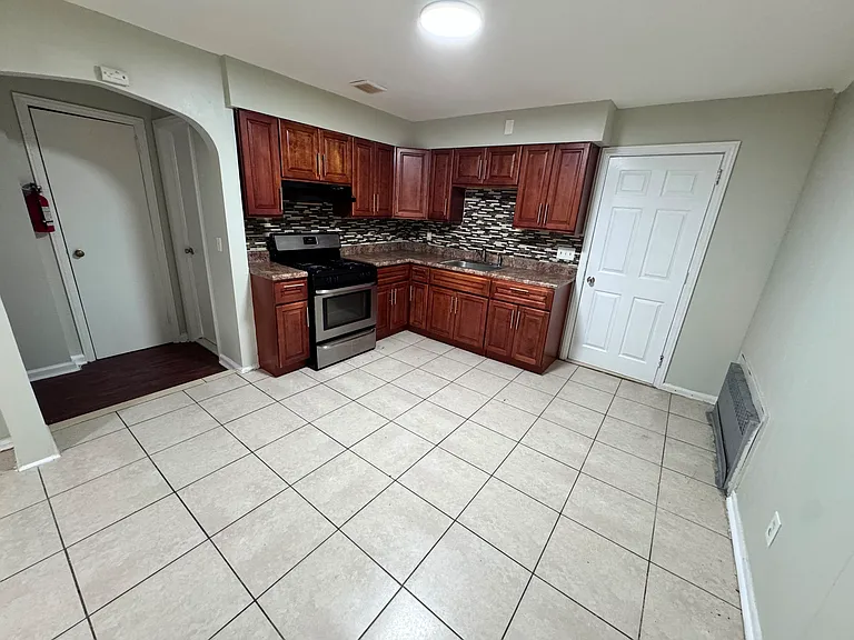 809 Summer Ave #2F — Photo 2