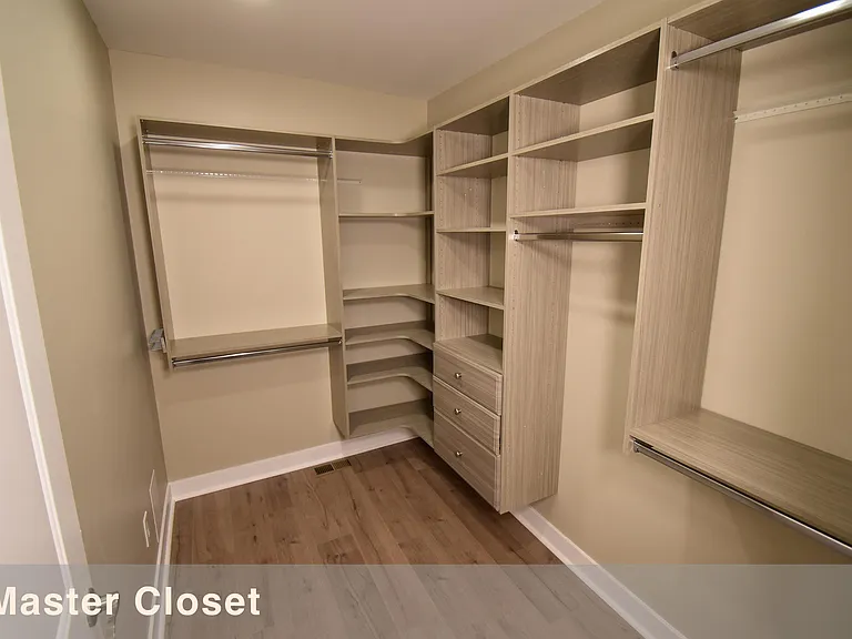 4823 Glenmina Dr — Photo 7