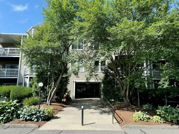 23 Randolph Pl APT 102, Northampton, MA 01060