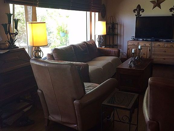 Living room/picture window