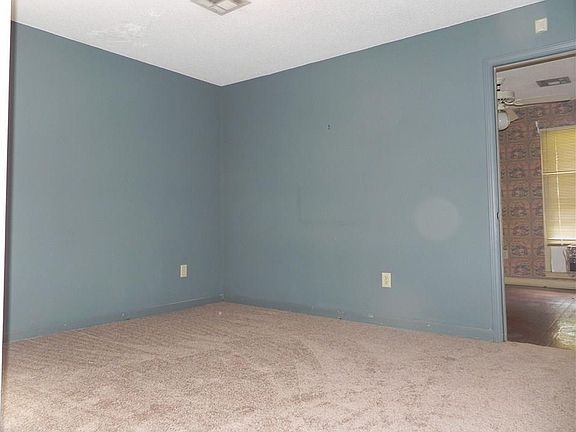 3rd image of 2649 Old Orchard Ln