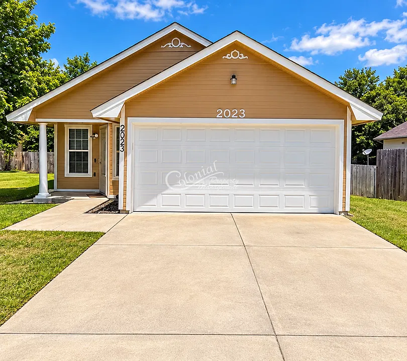 2023 Dickens Dr