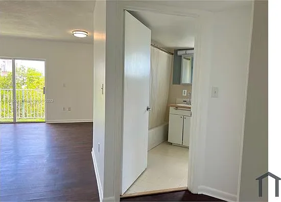 2600 NW 23rd Ct #303 — Photo 5