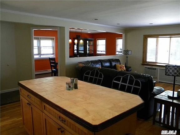 3rd image of 1260 Hawthorne Dr W