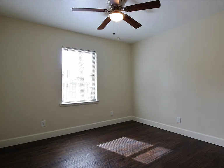 717 Greenleaf Dr — Photo 10