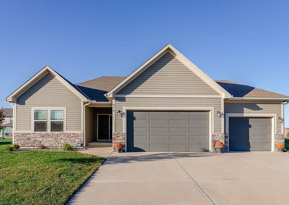 1st image of 816 Solomon Dr