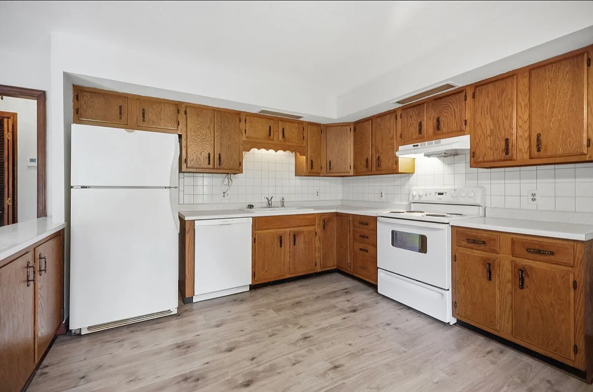 2 bed, 1054 sqft, $1,650 — Photo 4