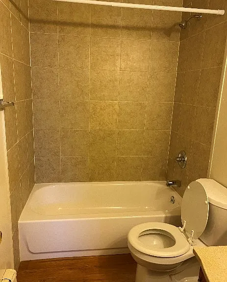 Eastown Villa Apartments — Photo 3