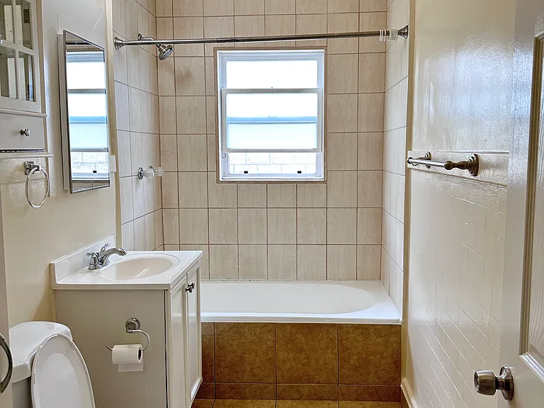 204 E Maple St #204.5 — Photo 10