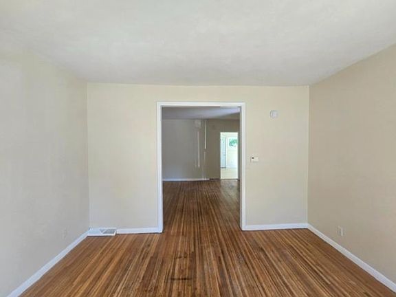 5th image of 406 Laforte Ave