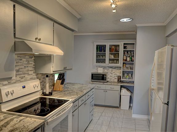 5th image of 704 Bow Ln