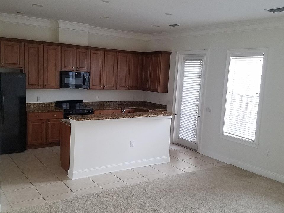 1st image of 235 Newbury Pl N