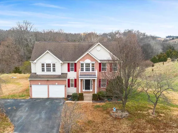 211 Stratus Dr, Kearneysville, WV 25430