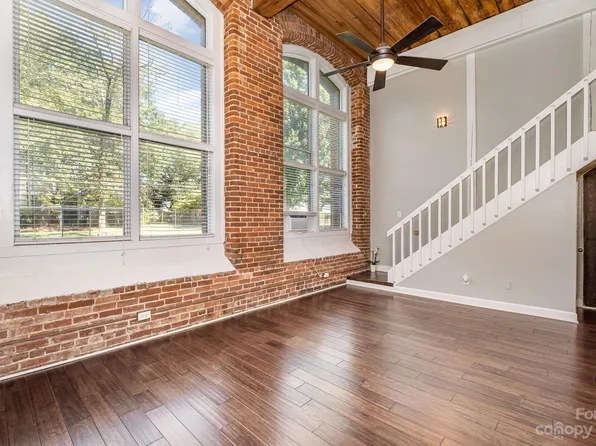 201 S Hoskins Rd #118, Charlotte, NC 28208