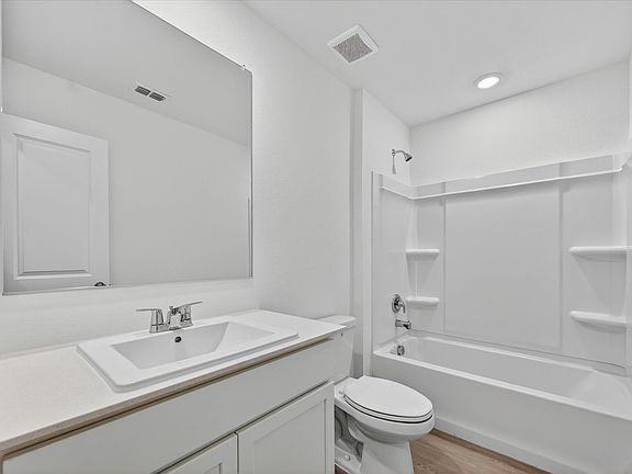 5th image of 929 Pastern St