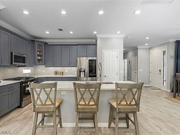 3rd image of 10708 Avila Cir