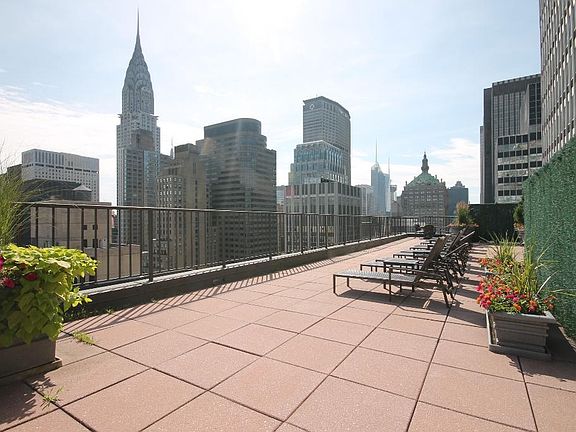 5th image of 211 E 46th St #7B