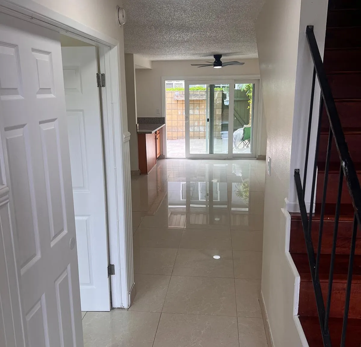 4 bed, 1216 sqft, $4,200 — Photo 4