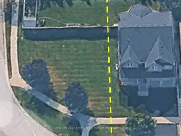 35 Hartwell Way, Aurora, ON L4G 7X4