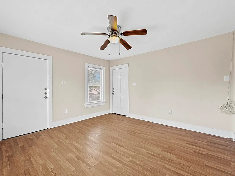 1016 E Arlington Ave #D — Photo 2