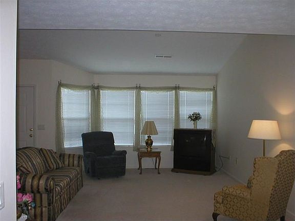 2nd image of 4013 Twin Lakes Cir