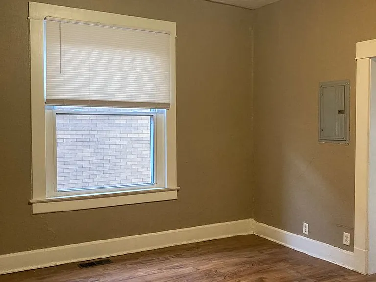 619 W. Howard St. — Photo 2