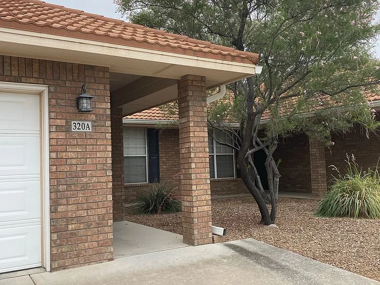 320 Sherrill Ln — Photo 1