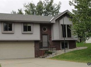 903 Avery Rd, Bellevue, NE 68123