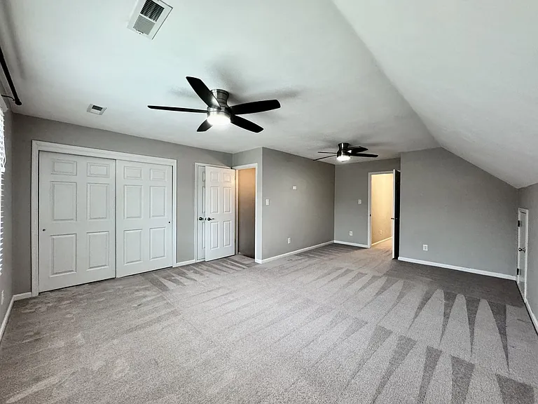 965 Commodore Dr — Photo 45