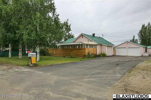 1st image of 3590 Lakeview Dr