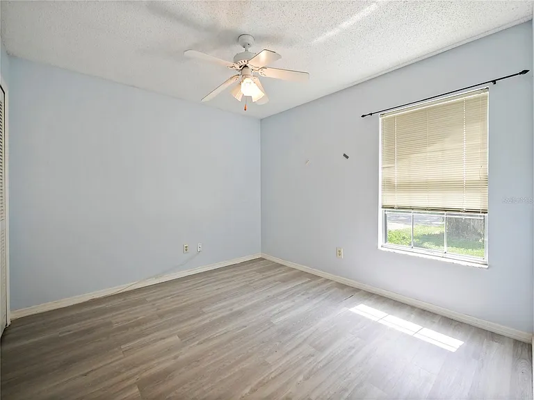 240 Maureen Dr — Photo 7