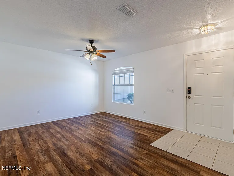 1630 Vineland Cir #B — Photo 4